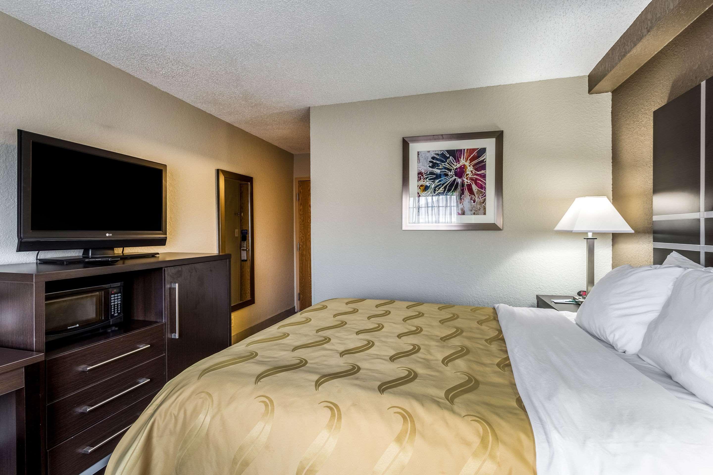 Quality Inn & Suites West El Paso I-10 Exterior photo