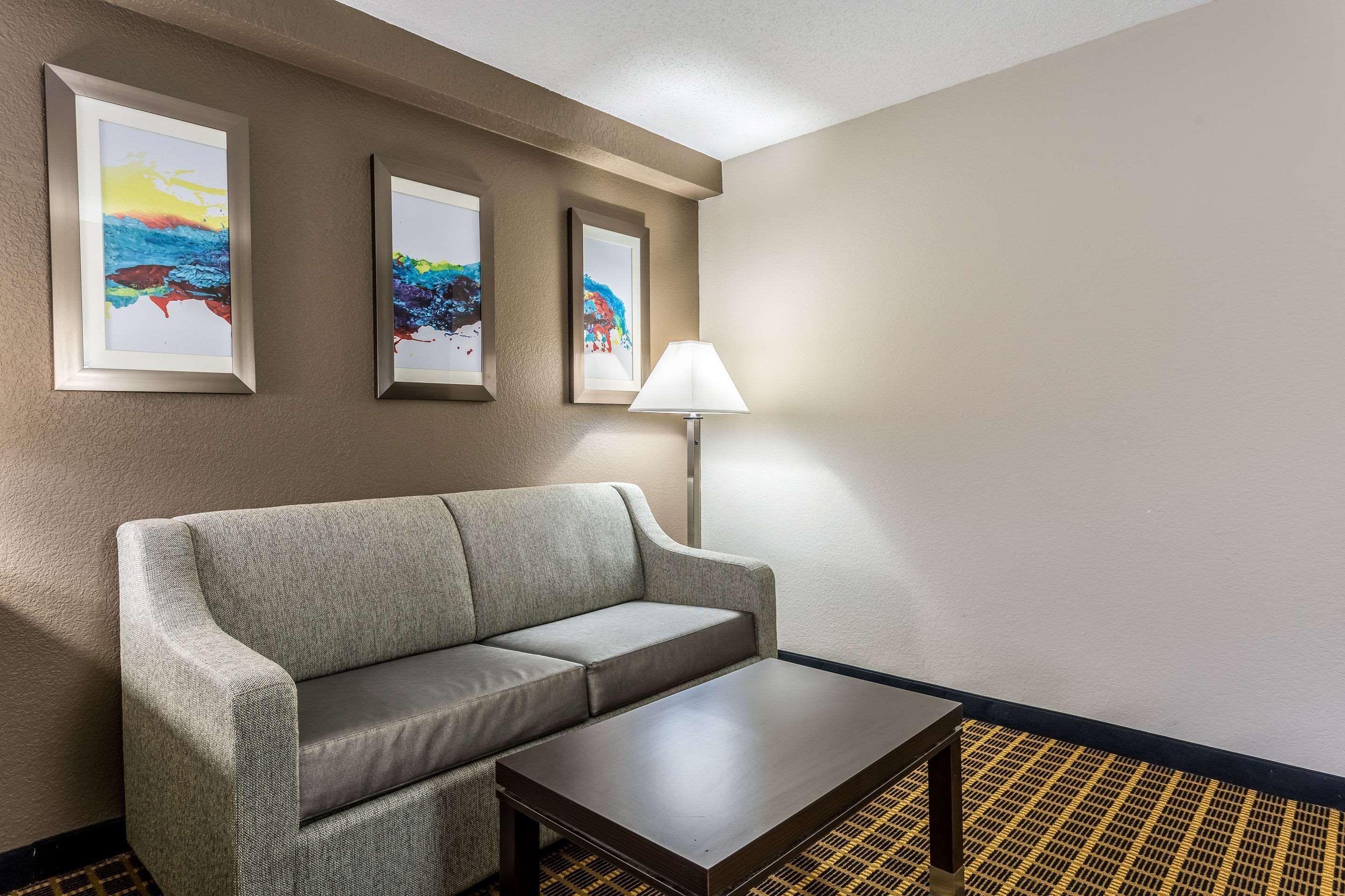 Quality Inn & Suites West El Paso I-10 Exterior photo