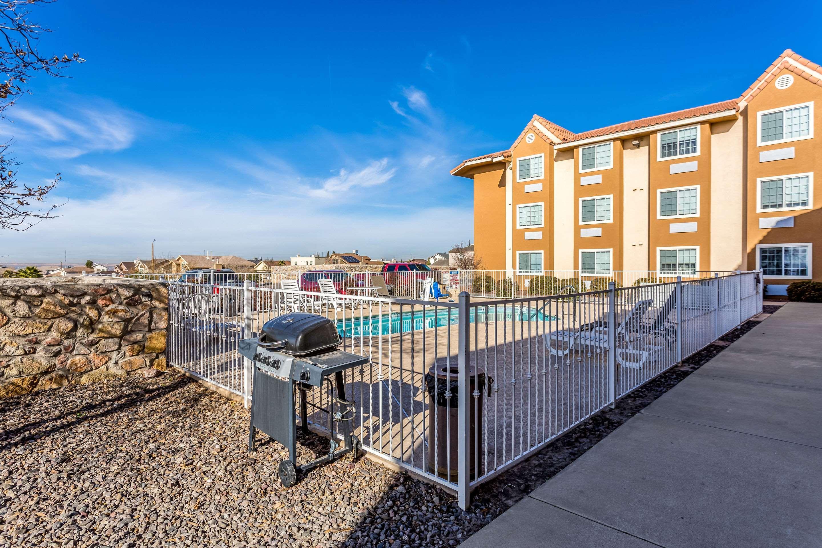 Quality Inn & Suites West El Paso I-10 Exterior photo