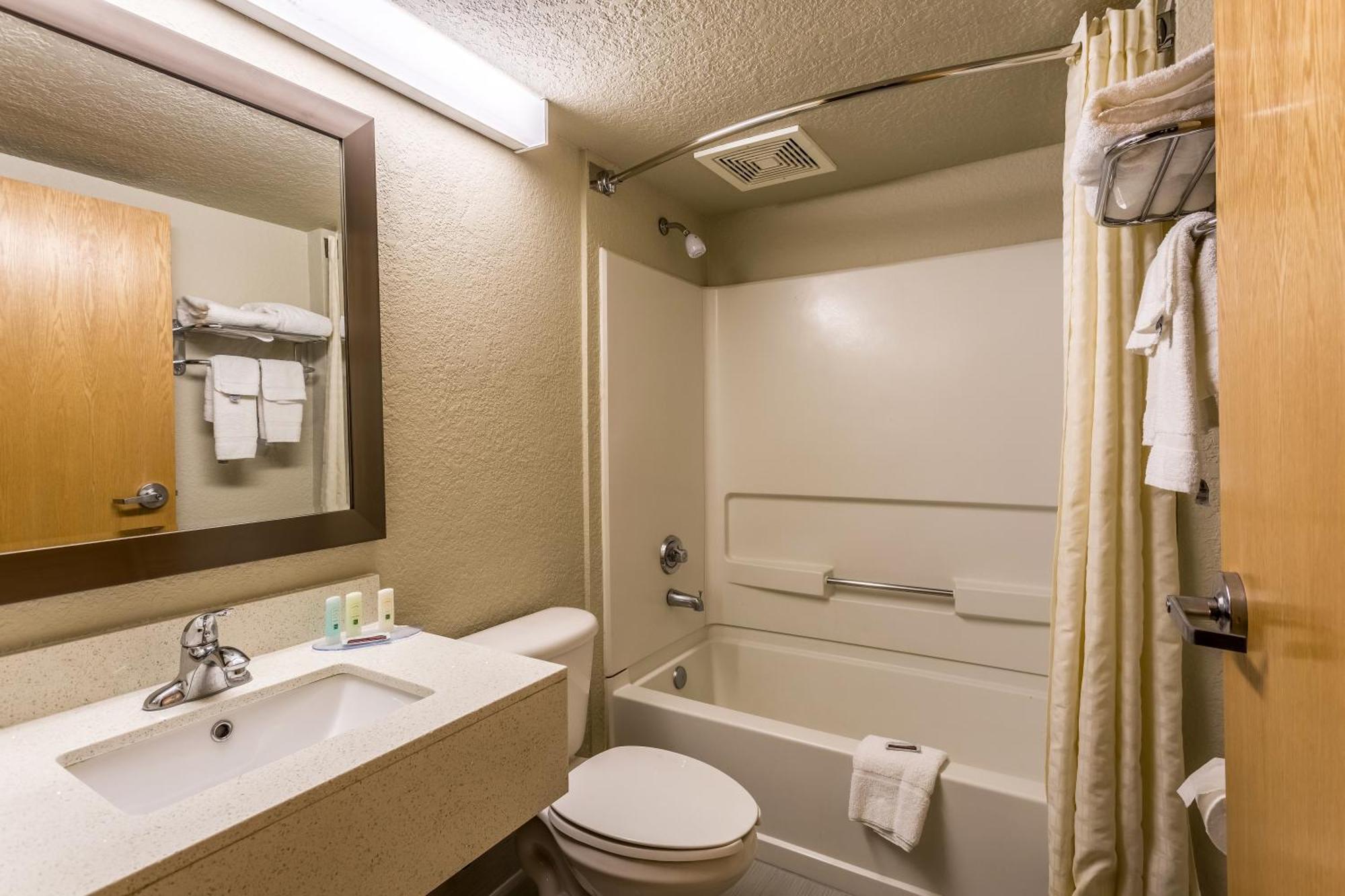 Quality Inn & Suites West El Paso I-10 Exterior photo