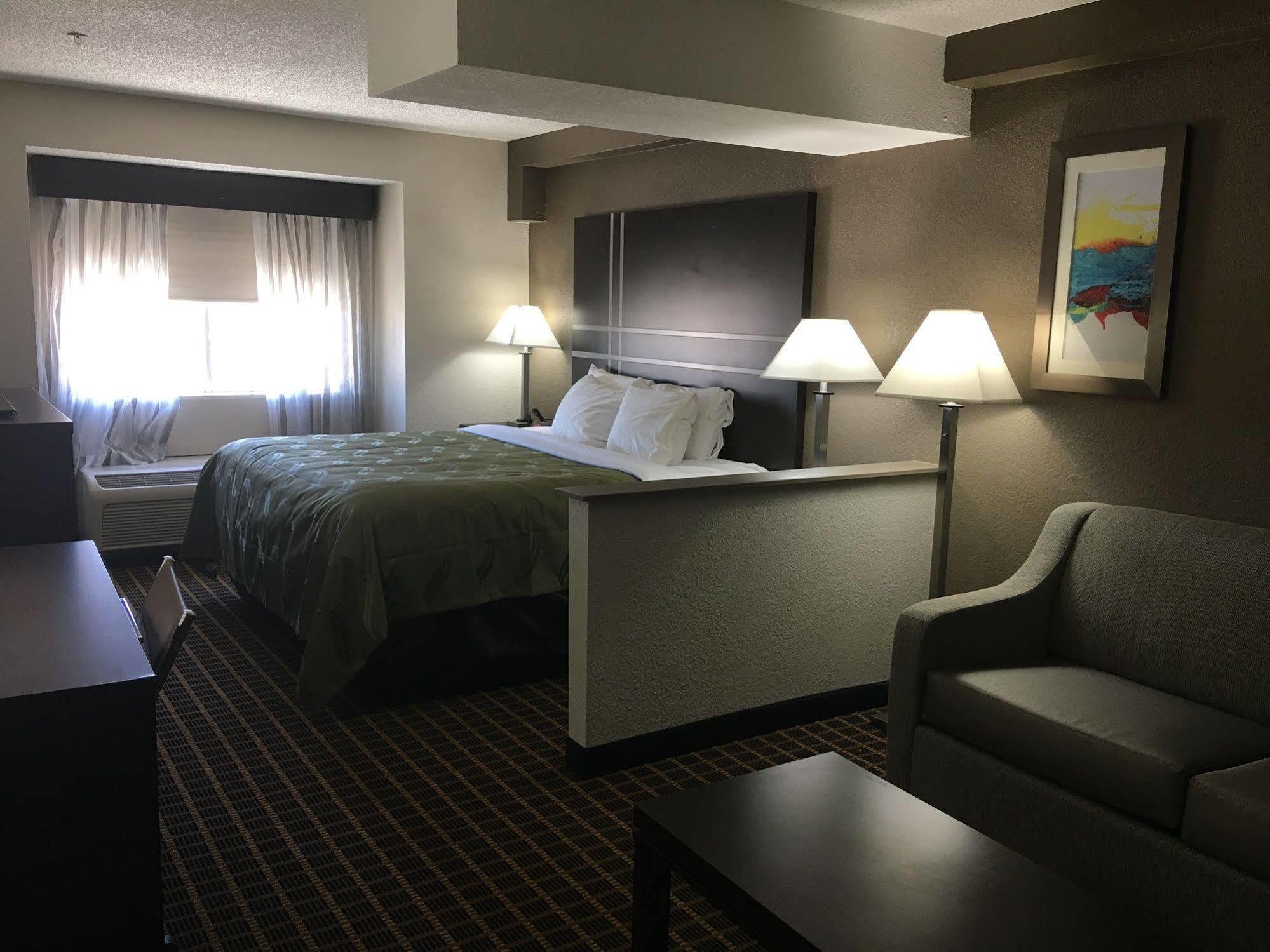 Quality Inn & Suites West El Paso I-10 Exterior photo